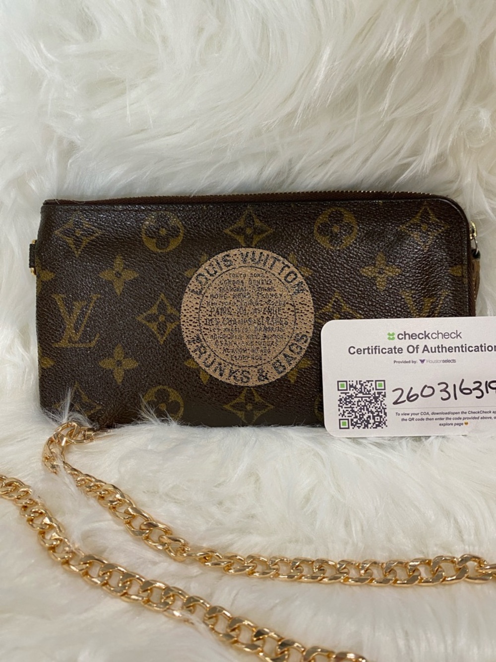 Louis Vuitton Monogram pouchette with free Gold Chain